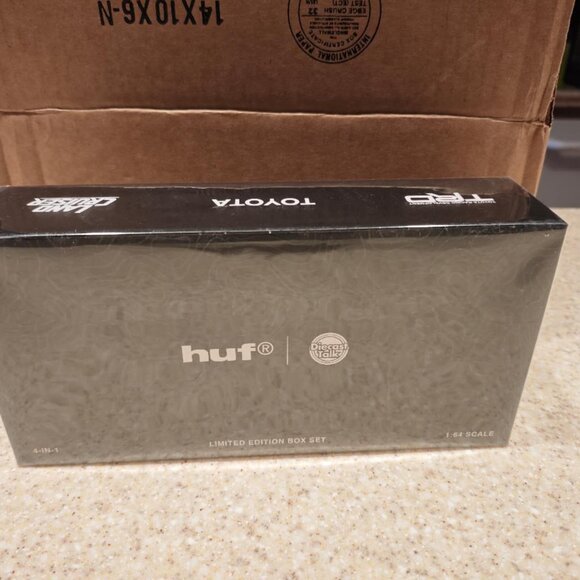 HUF x DiecastTalk Exclusive 1/64 Toyota 4-in-1 Box Set(200 sets limited) - Picture 5 of 7